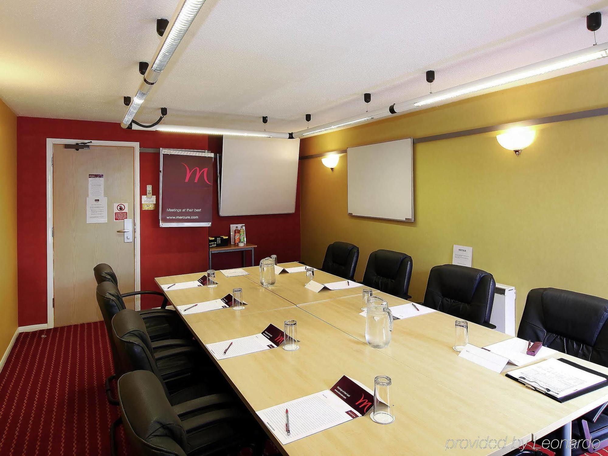 Mercure Hatfield Oak Hotel Екстер'єр фото